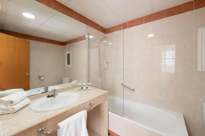 Imagen de la habitación del Hotel RH Sol. Foto 10