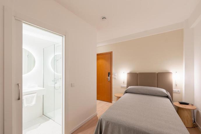 Imagen de la habitación del Hotel RH Sol. Foto 13