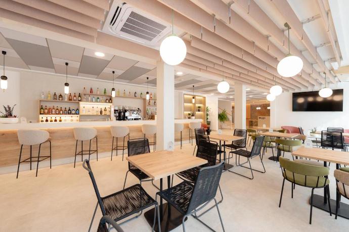 Imagen del bar/restaurante del Hotel RH Sol. Foto 3