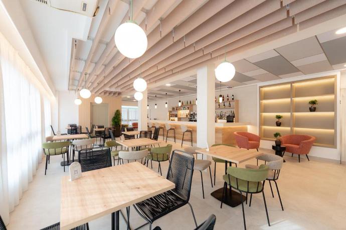 Imagen del bar/restaurante del Hotel RH Sol. Foto 4