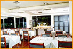 Imagen del bar/restaurante del Hotel RIEMA POETA DRUMMOND FLAT SERV. Foto 2
