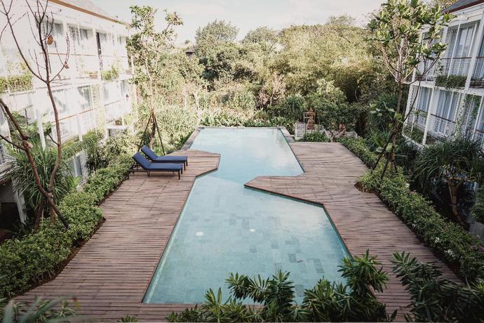 Imagen de la piscina del Hotel RIMBUN CANGGU HOTEL. Foto 20