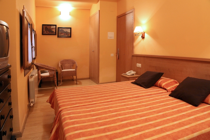 Imagen de la habitación del Hotel RIPOLL. Foto 6
