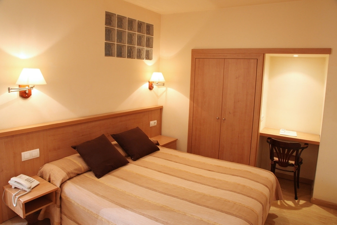 Imagen de la habitación del Hotel RIPOLL. Foto 7