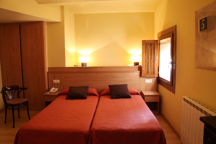 Imagen de la habitación del Hotel RIPOLL. Foto 8