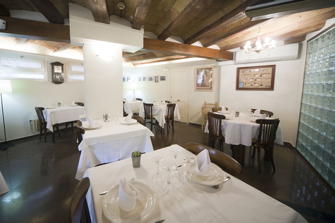 Imagen del bar/restaurante del Hotel RIPOLL, SANT HILARI SACALM. Foto 2