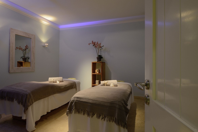 Imagen de la piscina del Hotel RIU Palace St. Martin. Foto 15