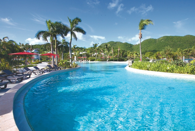 Imagen de la piscina del Hotel RIU Palace St. Martin. Foto 16