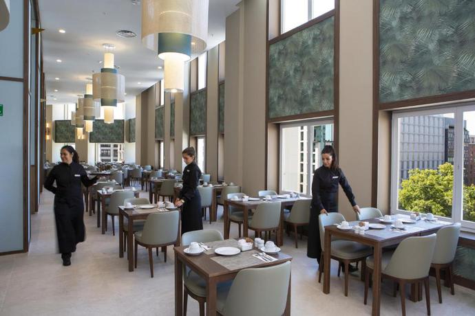 Imagen general del Hotel RIU Plaza España. Foto 12