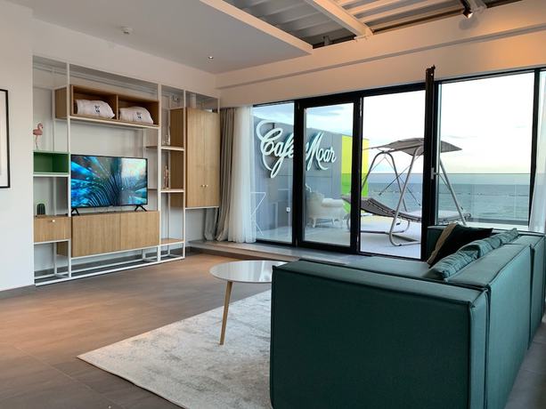 Imagen de la habitación del Hotel RIVA Mamaia Aparthotel. Foto 6