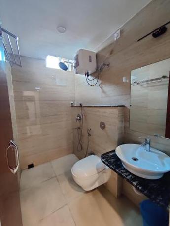 Imagen de la habitación del Hotel RIVA New Digha. Foto 19