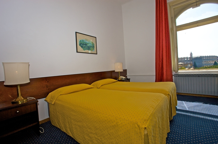 Imagen de la habitación del Hotel RIVIERA, Pula. Foto 6