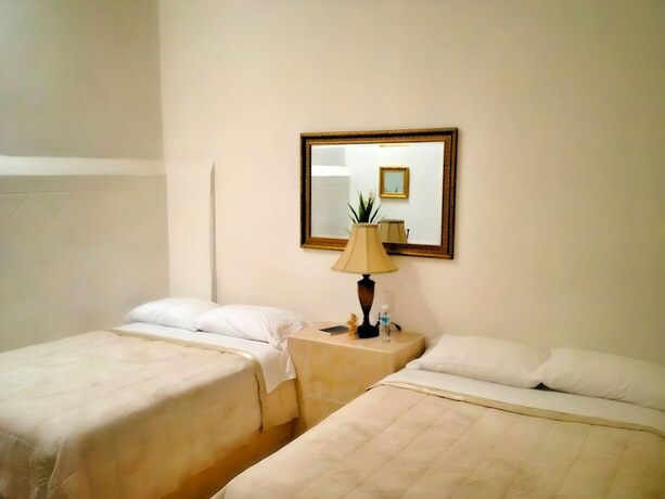 Imagen de la habitación del Hotel RJ. Foto 9