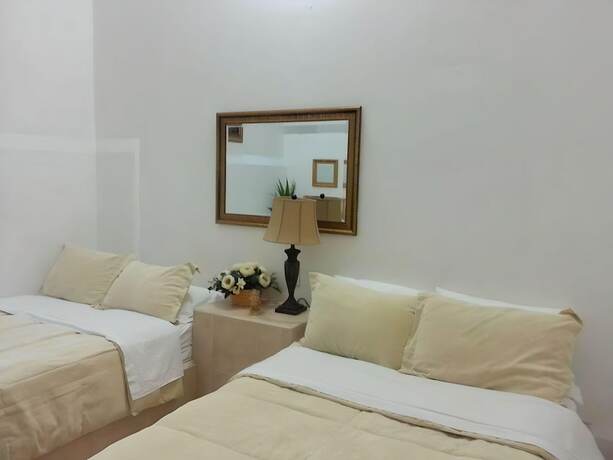 Imagen de la habitación del Hotel RJ. Foto 11
