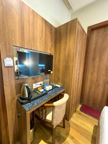 Imagen de la habitación del Hotel RK Heights. Foto 11