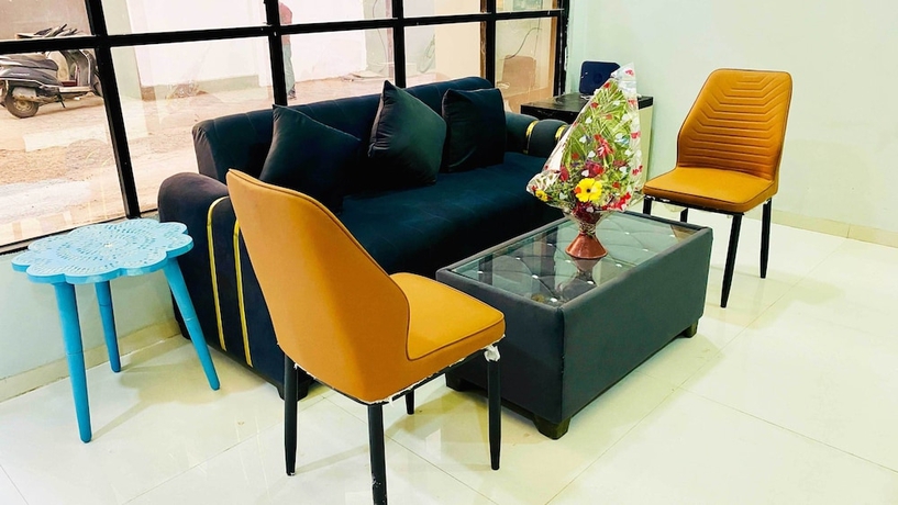 Imagen de los interiores del Hotel RK, Indore. Foto 16