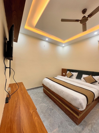 Imagen de la habitación del Hotel R.K. Palace near Banke Bihari Temple. Foto 13