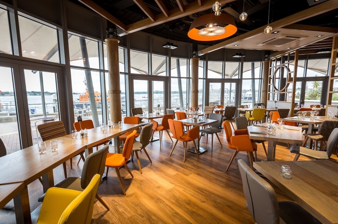 Imagen del bar/restaurante del Hotel RNLI College. Foto 2