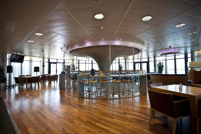 Imagen del bar/restaurante del Hotel RNLI College. Foto 5