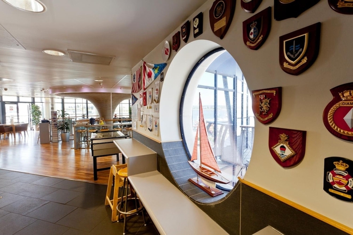Imagen del bar/restaurante del Hotel RNLI College. Foto 6