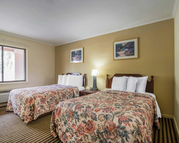 Imagen de la habitación del Hotel RODEWAY INN SKYTOP. Foto 3