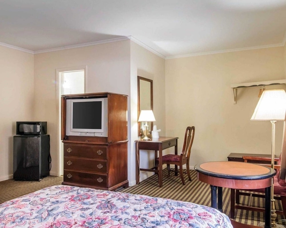 Imagen de la habitación del Hotel RODEWAY INN SKYTOP. Foto 4
