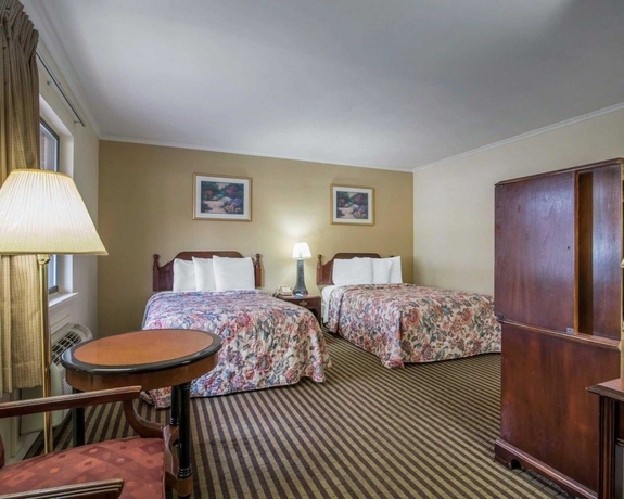 Imagen de la habitación del Hotel RODEWAY INN SKYTOP. Foto 5