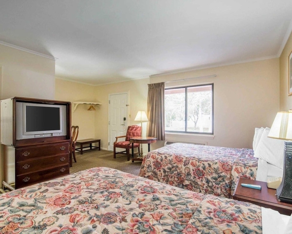 Imagen de la habitación del Hotel RODEWAY INN SKYTOP. Foto 8