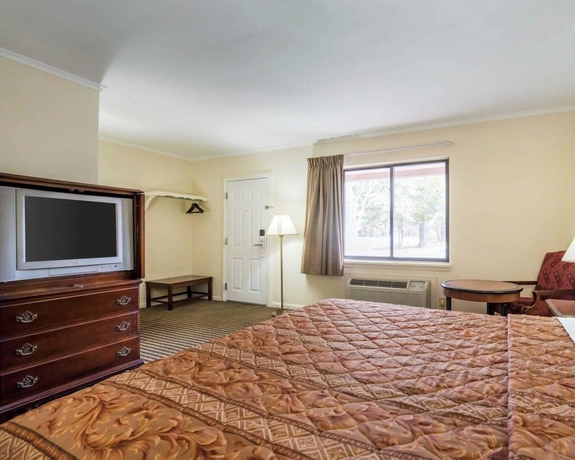Imagen de la habitación del Hotel RODEWAY INN SKYTOP. Foto 11