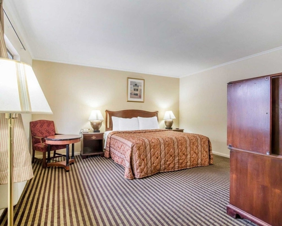 Imagen de la habitación del Hotel RODEWAY INN SKYTOP. Foto 12