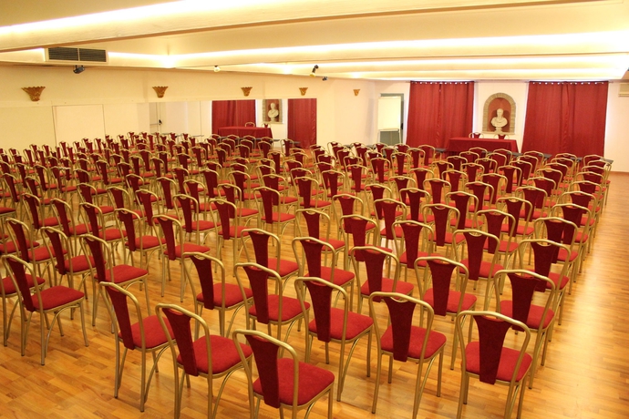 Imagen de los interiores del Hotel ROMULUS. Foto 4