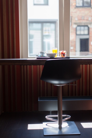 Imagen del bar/restaurante del Hotel ROMY BRUGES Historic Centre. Foto 3
