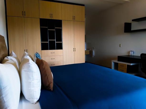Imagen de la habitación del Hotel ROOM and Suites. Foto 7