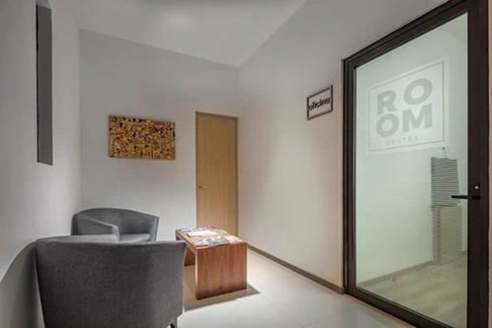 Imagen de los interiores del Hotel ROOM and Suites. Foto 19