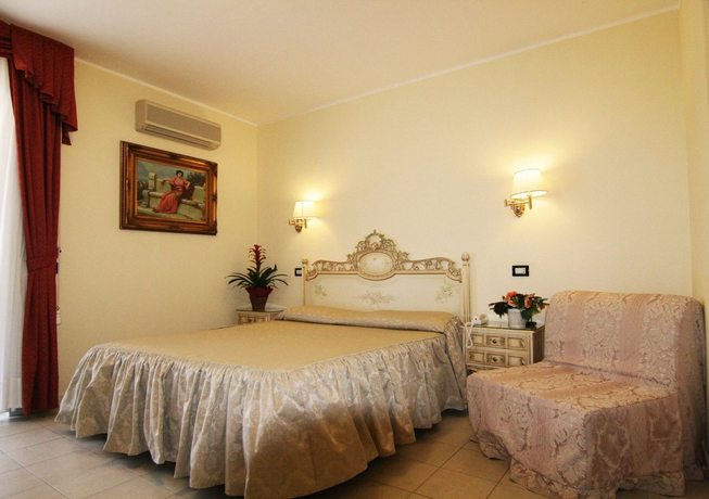 Imagen de la habitación del Hotel ROYAL BOSA. Foto 10
