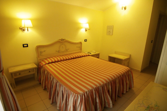 Imagen de la habitación del Hotel ROYAL BOSA. Foto 13