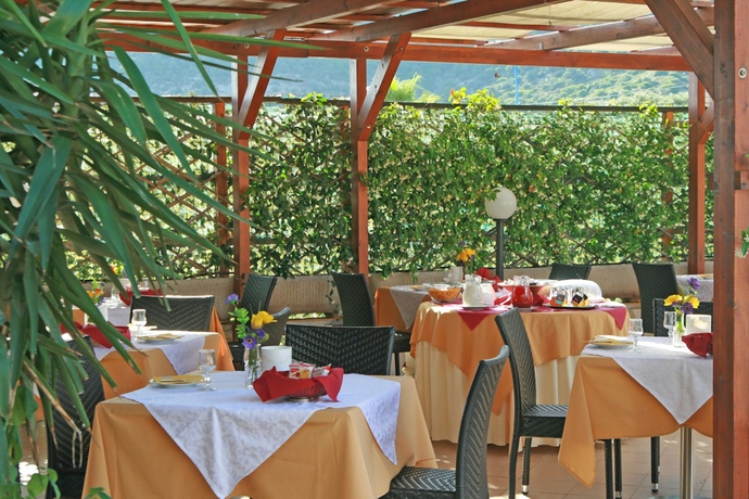 Imagen del bar/restaurante del Hotel ROYAL BOSA. Foto 5