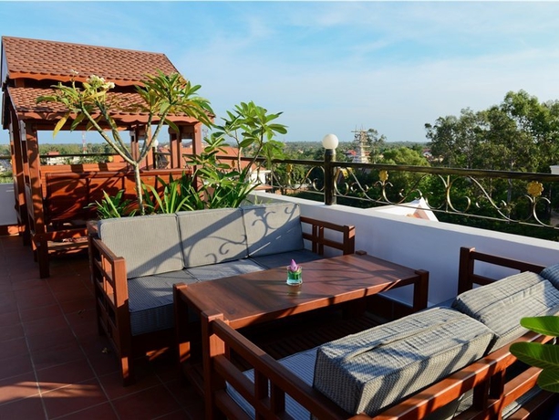 Imagen general del Hotel ROYAL CROWN HOTEL. Foto 9