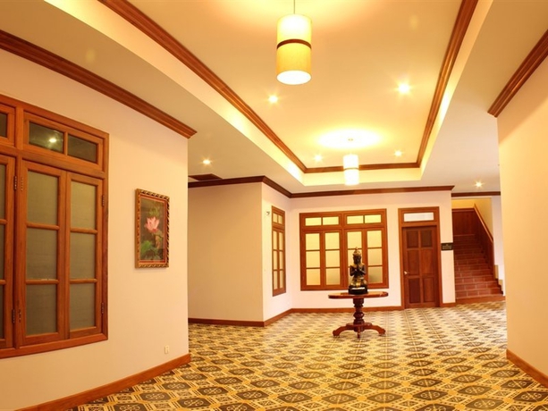 Imagen general del Hotel ROYAL CROWN HOTEL. Foto 10