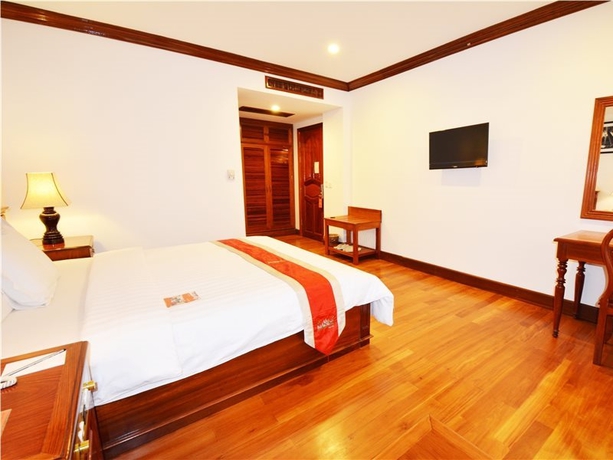 Imagen general del Hotel ROYAL CROWN HOTEL. Foto 12