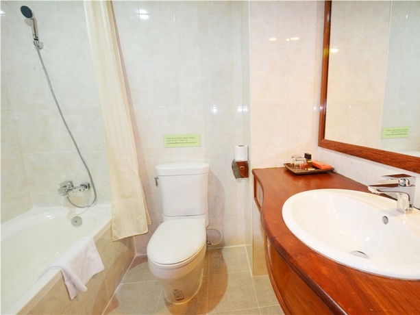 Imagen general del Hotel ROYAL CROWN HOTEL. Foto 13