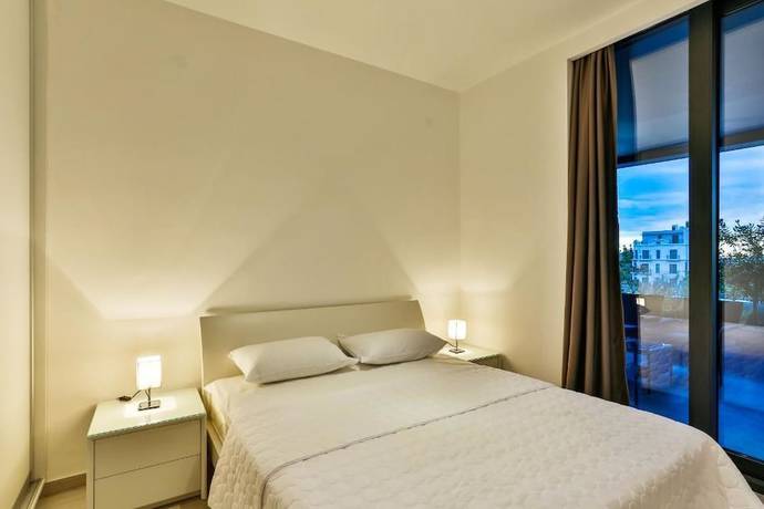 Imagen de la habitación del Hotel ROYAL GARDENS Apartments. Foto 10