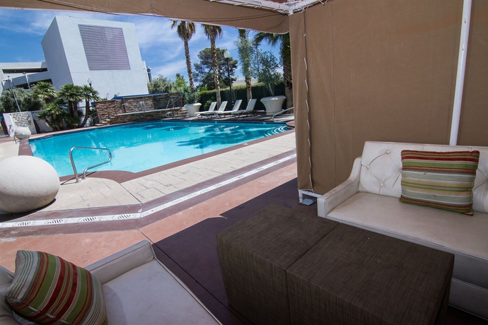 Imagen de la piscina del Hotel ROYAL RESORT. Foto 15