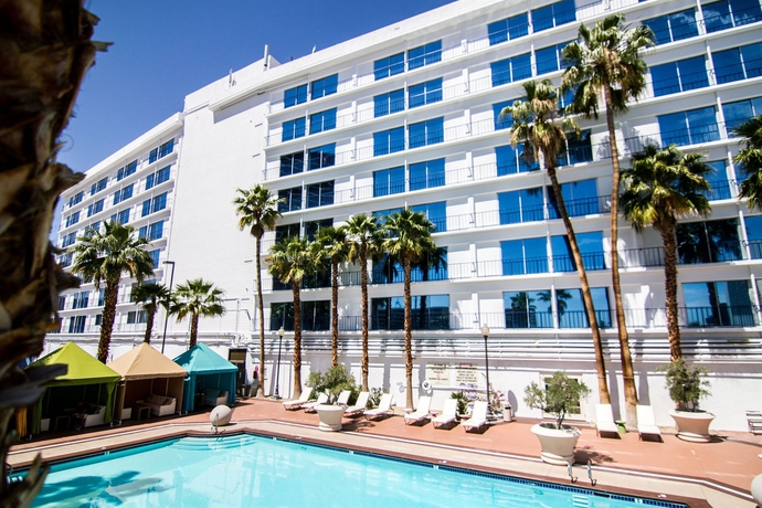 Imagen de la piscina del Hotel ROYAL RESORT. Foto 16