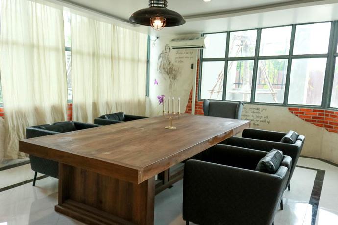 Imagen de los interiores del Hotel RQ Bangkok Sukhumvit 107 by Collection O. Foto 14