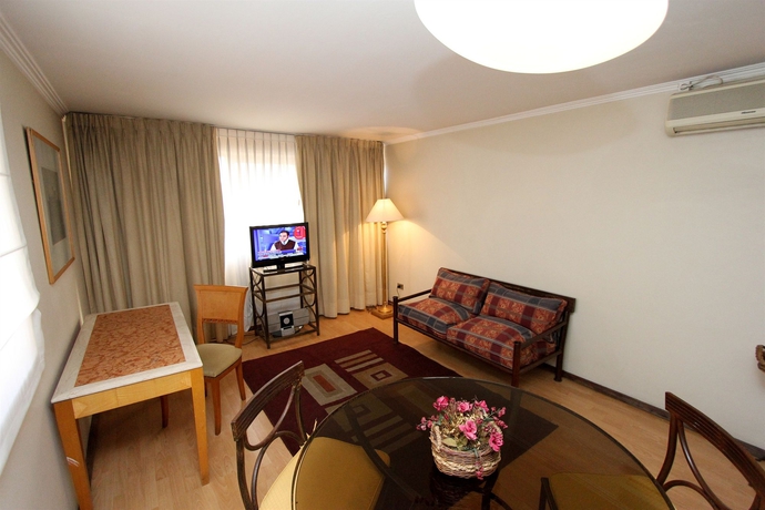 Imagen de la habitación del Hotel RQ Costanera Apartments. Foto 3