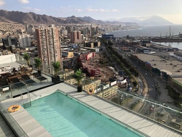 Imagen de la piscina del Hotel RQ Express Antofagasta. Foto 17