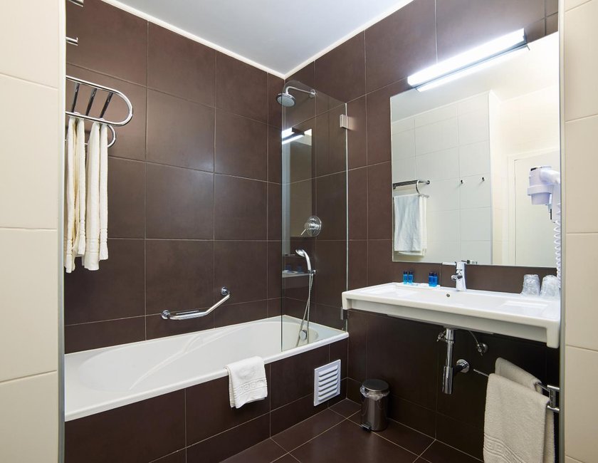 Imagen de la habitación del Hotel RR Alvor Ba&iacute;a Resort. Foto 3