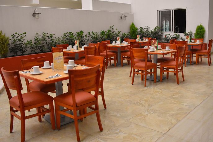 Imagen del bar/restaurante del Hotel RRU Puebla. Foto 5