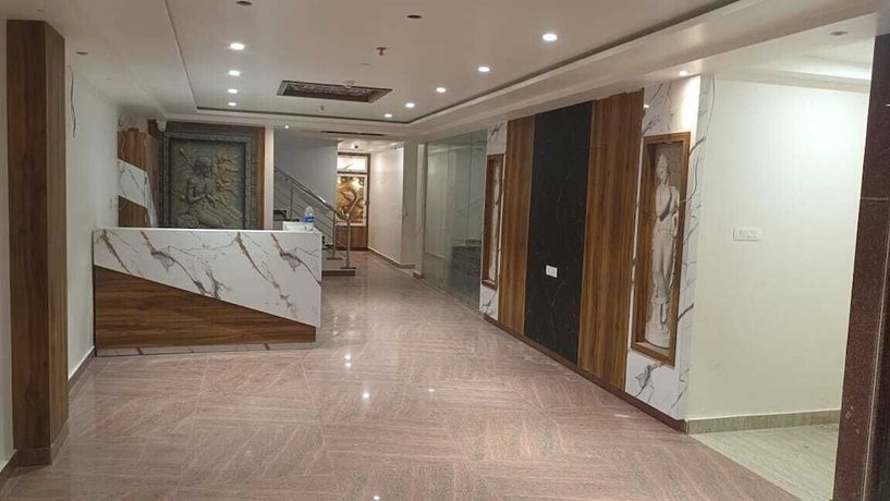 Imagen de los interiores del Hotel RUDRA GANGA HOTEL. Foto 15